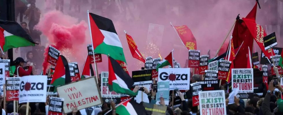 Pro Palaestina Proteste in London Polizei droht mit Verhaftung von Hamas Anhaengern