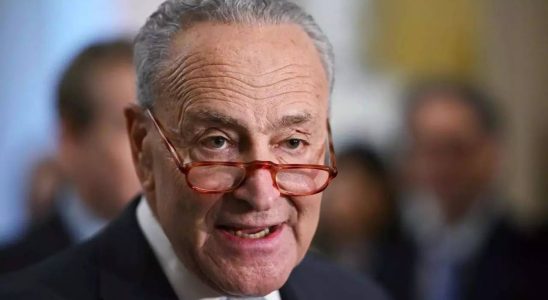 Schumer Der Vorsitzende des US Senats Schumer bricht eine kurze Reise