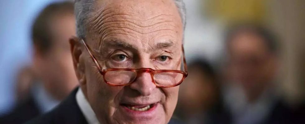 Schumer Der Vorsitzende des US Senats Schumer bricht eine kurze Reise