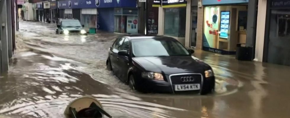 Sturm im Vereinigten Koenigreich koennte Ueberschwemmungen verursachen Im Ausland