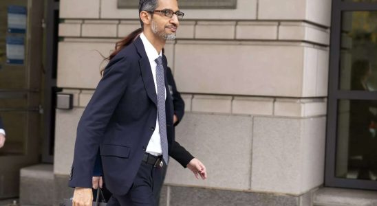 Sundar Pichai CEO von Google erklaert warum Suche Android und