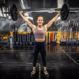 Susan 39 glaenzt als Crossfitterin bei der Weltmeisterschaft in Saudi Arabien