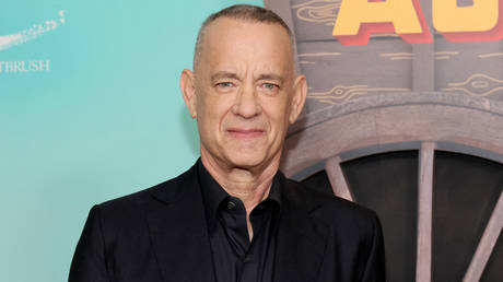 Tom Hanks sagt sein Konterfei sei fuer eine KI generierte Anzeige