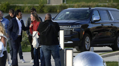 US Praesidentschaftskandidat sagt Auto sei von Demonstranten gerammt worden – World