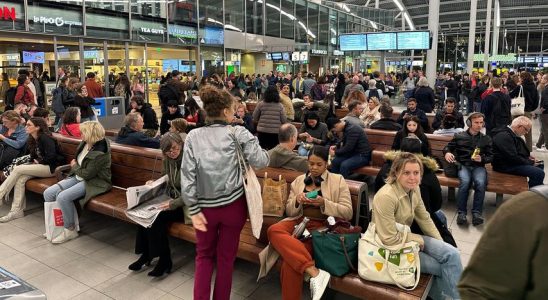 Zugstoerung in Schiphol noch nicht behoben andernorts weiterhin Probleme auf