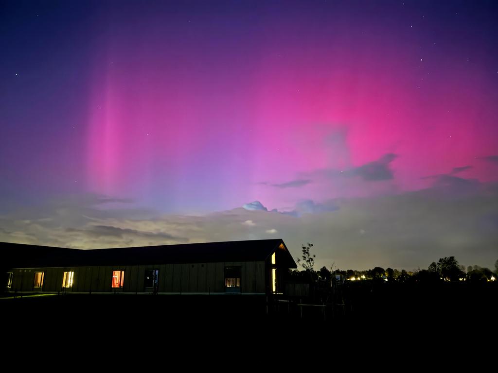 1699217954 625 Nordlichter sind an verschiedenen Orten in den Niederlanden deutlich sichtbar