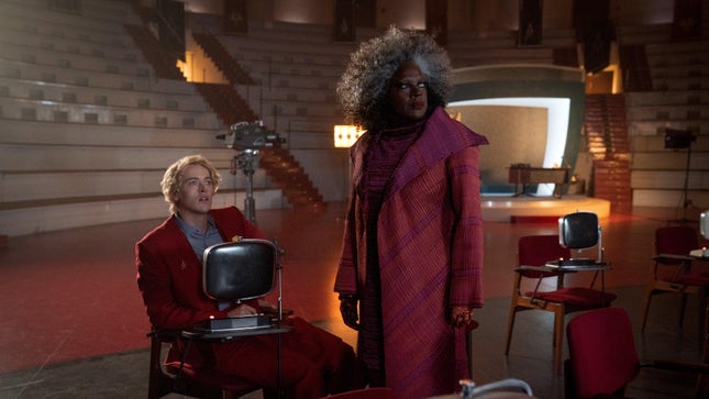 Tom Blyth und Viola Davis in „Die Tribute von Panem: Die Ballade der Singvögel und Schlangen“.