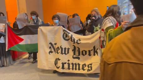 Antiisraelische Demonstranten besetzen NYT Gebaeude VIDEOS – World