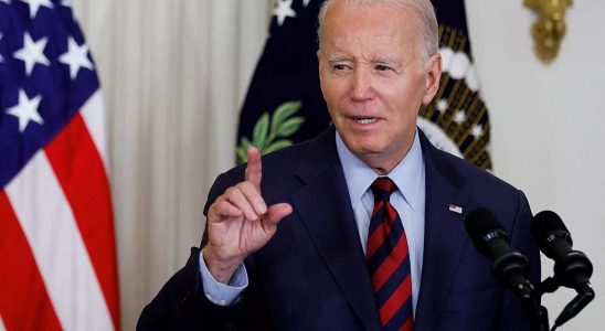 Biden US Praesident Joe Biden hat ein Social Media Geburtstagsgeschenk fuer Facebook Chef Mark