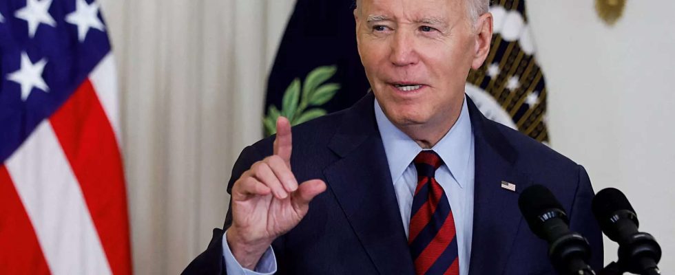 Biden US Praesident Joe Biden hat ein Social Media Geburtstagsgeschenk fuer Facebook Chef Mark