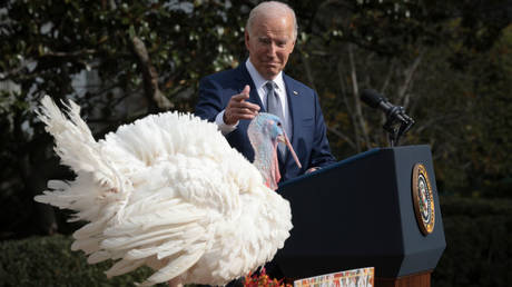 Biden beraet Unterstuetzer wie sie mit ihren Familien streiten koennen