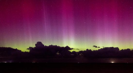 Der Himmel wird rosa und gruen Was sind die Nordlichter