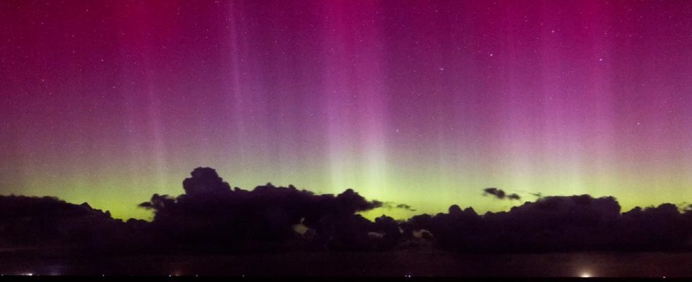 Der Himmel wird rosa und gruen Was sind die Nordlichter