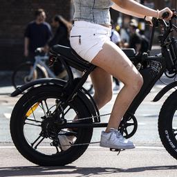 Dutzende Kommunen wollen schnell strengere Regeln fuer aufgemotzte Fatbikes