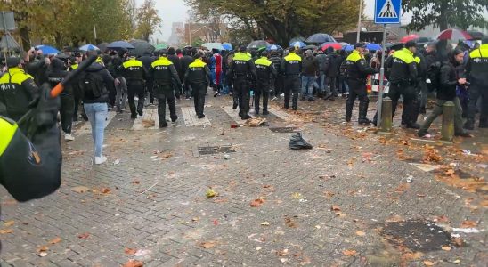 Fuenf nach Unruhen bei Sinterklaas Ankunft in De Lier immer noch