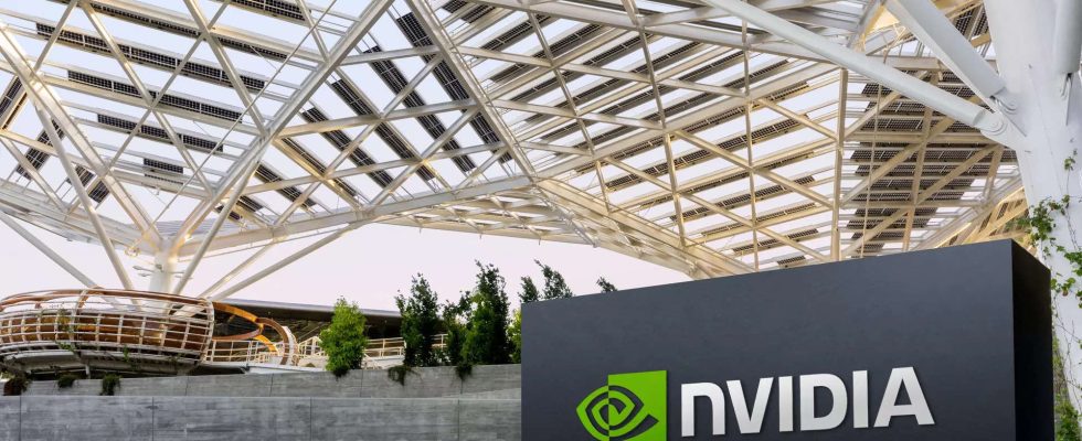 KI Welle Nvidia reitet ganz oben auf der KI Welle und verdreifacht