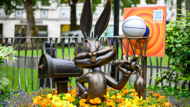 Max wirft stillschweigend den Rest seines Looney Tunes Katalogs weg