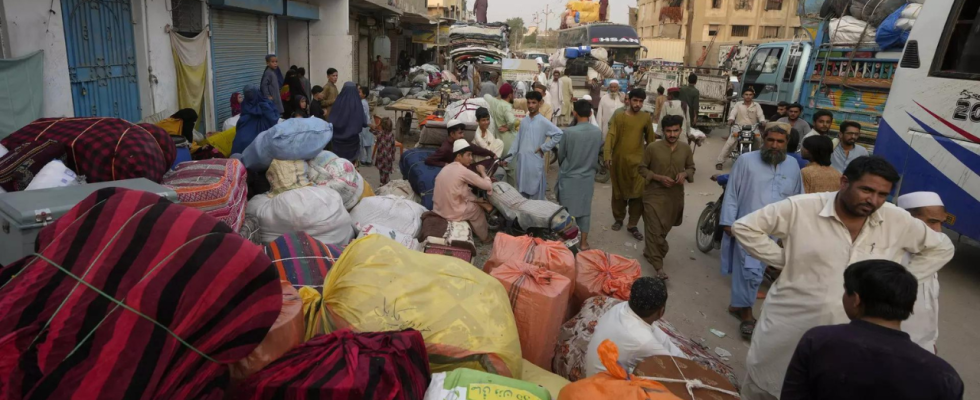 Mehr als 400000 Afghanen kehren nach dem Vorgehen gegen Migranten