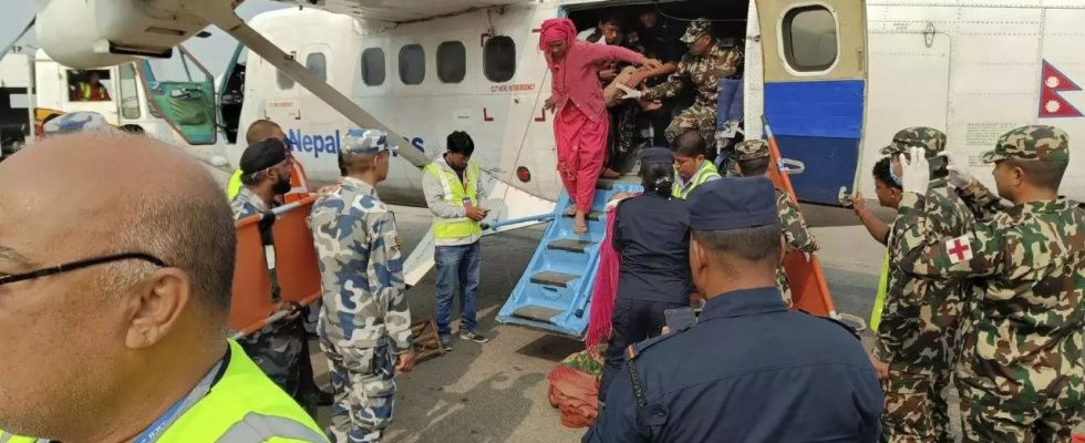 Mindestens 157 Tote bei Erdbeben in Nepal