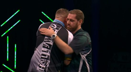 Noppert mit einem Bein in der naechsten Grand Slam Runde Van Veen