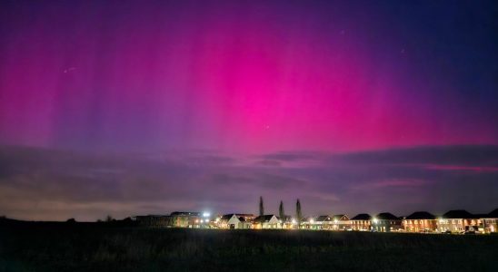 Nordlichter sind an verschiedenen Orten in den Niederlanden deutlich sichtbar