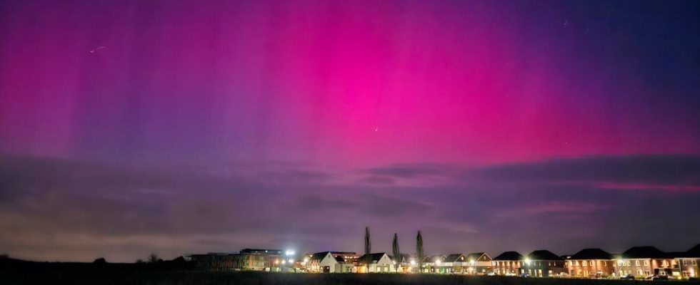 Nordlichter sind an verschiedenen Orten in den Niederlanden deutlich sichtbar