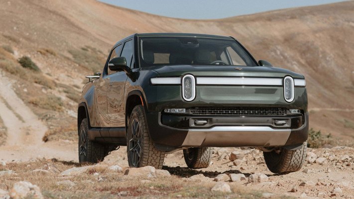 Rivian erhoeht Produktionsprognose fuer 2023 und verringert Verluste im dritten