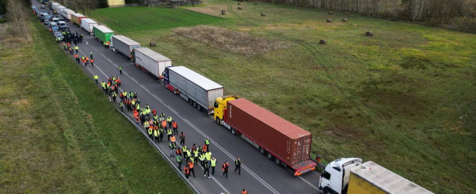 Rund 3000 Lkw stecken aufgrund der polnischen Autofahrerblockade an der