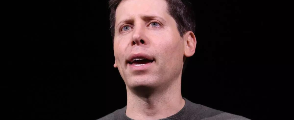 Sam Altman Der Vorstand von OpenAI erwaegt die Rueckkehr von