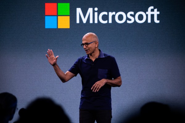 Satya Nadella CEO von Microsoft schlaegt vor dass Sam Altman