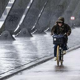 Schlechtes Wetter mit Winter Schauern heute Nachmittag Code Gelb in einem