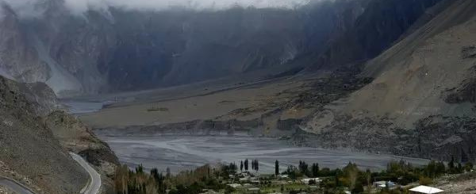 Schmelzende Gletscher gefaehrden Bergdoerfer in Pakistan