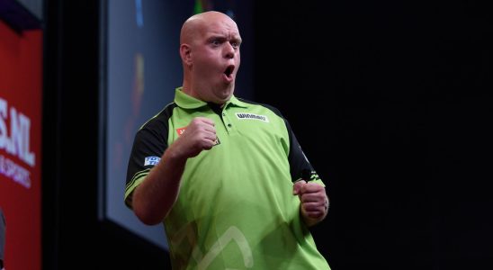 Van Gerwen schliesst die Grand Slam Gruppenphase mit einem Sieg ueber Kleermaker