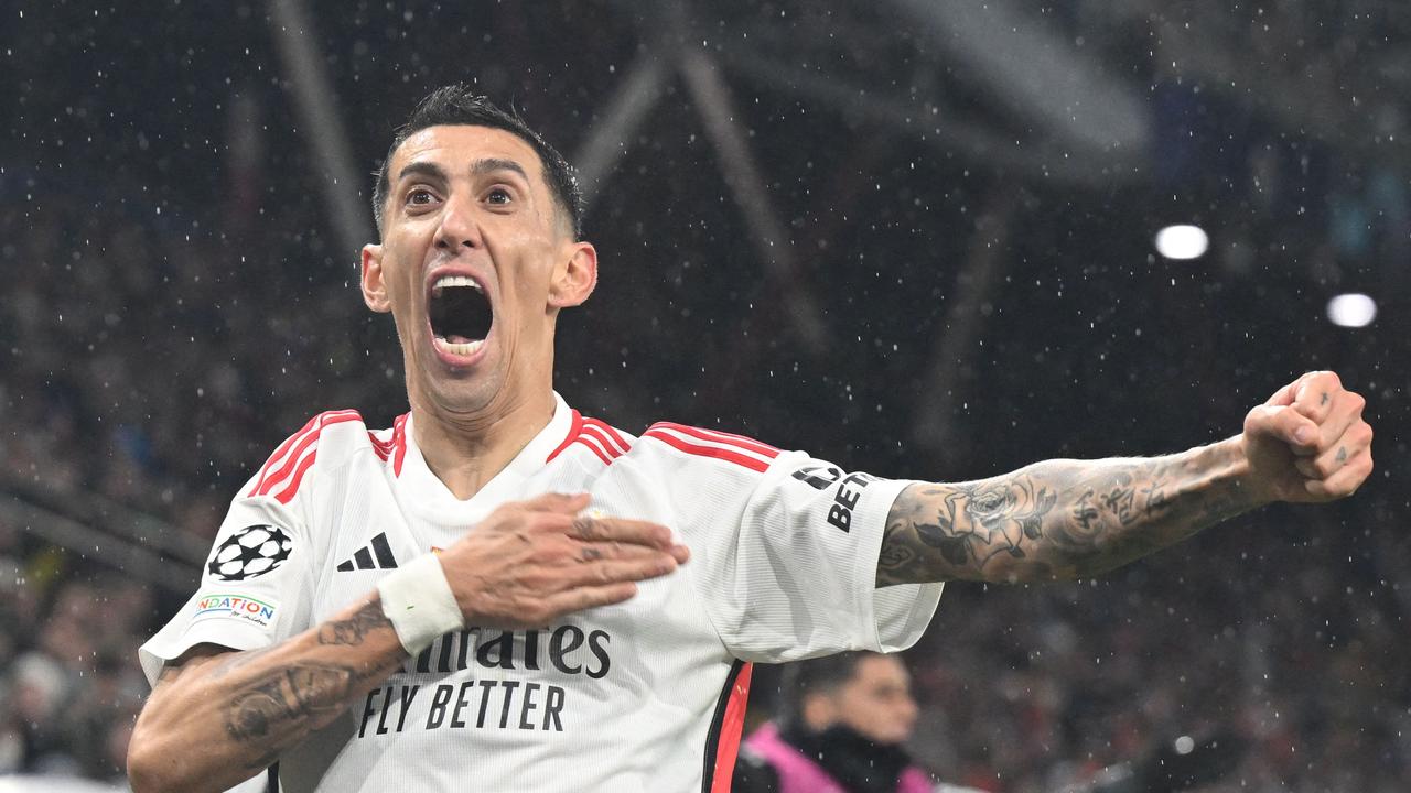 Beeld uit video: Di María krult corner in één keer in verre hoek