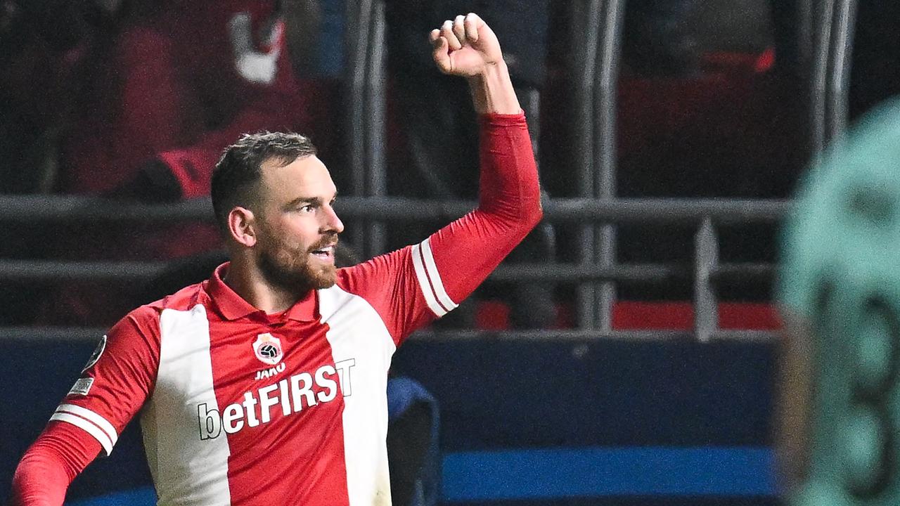 Beeld uit video: Vincent Janssen maakt 2-1 voor Antwerp tegen FC Barcelona