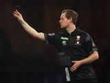 Debutant Doets laat titelverdediger Smith ontsnappen en is klaar op WK darts