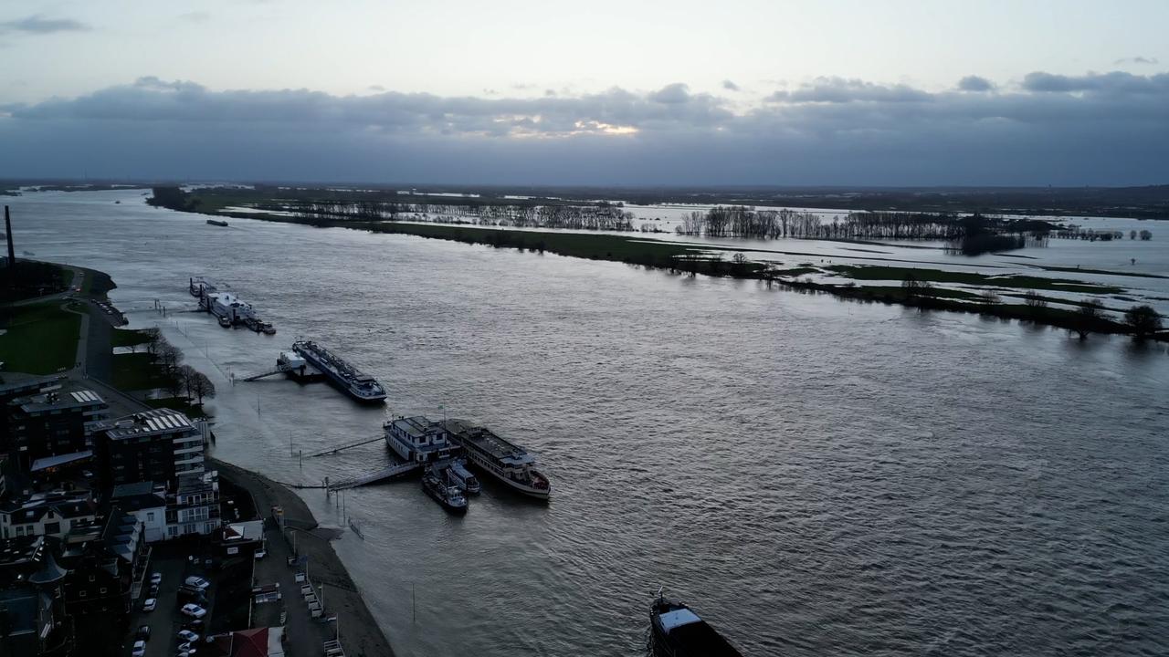 Beeld uit video: Dronebeelden tonen hoogste waterpeil bij Lobith