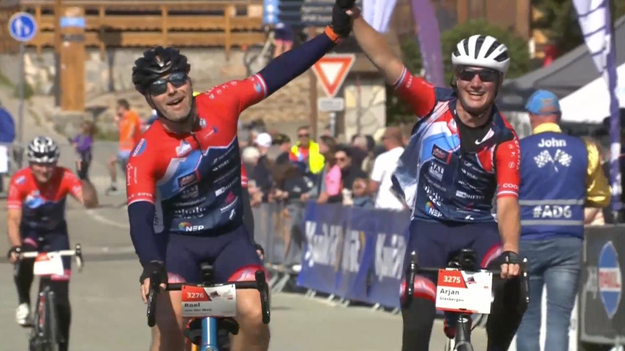 Beeld uit video: Duizenden Nederlanders beklimmen Alpe d’Huez voor kankeronderzoek