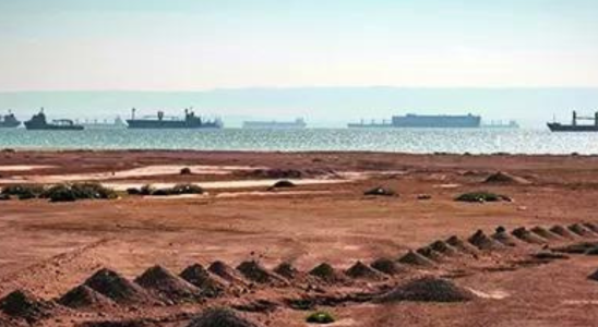 Angriffe im Roten Meer Angriffe im Roten Meer zwingen Schiffe