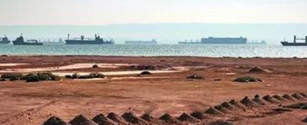 Angriffe im Roten Meer Angriffe im Roten Meer zwingen Schiffe