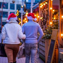 Auf den Weihnachtsmarkt kann man auch ohne Regenschirm gehen