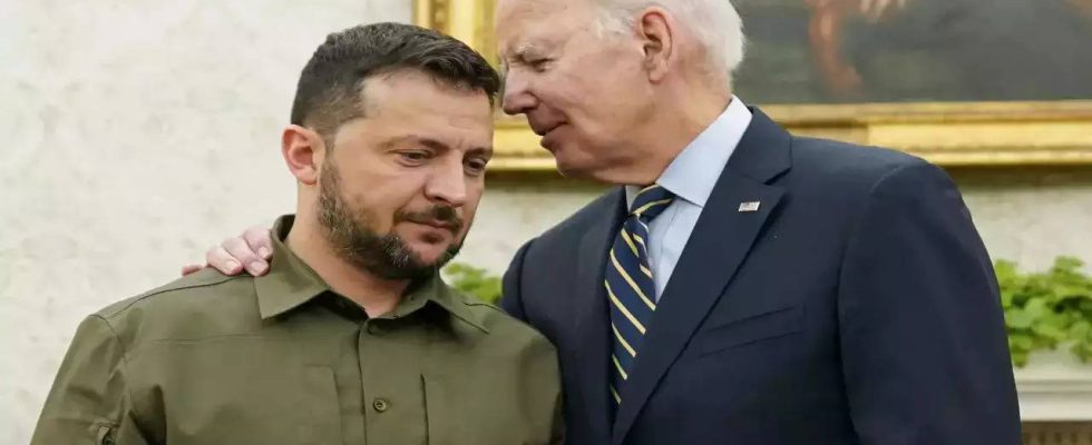 Biden laedt Selenskyj ins Weisse Haus ein waehrend die Republikaner