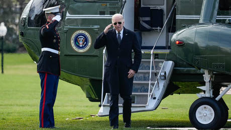 Biden unterzeichnet Rekord Militaerhaushalt – World