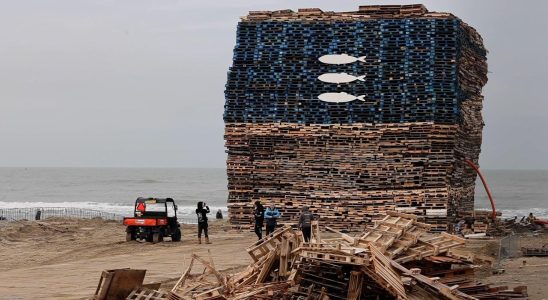 Die Lagerfeuer in Den Haag und Scheveningen wurden aufgrund starker