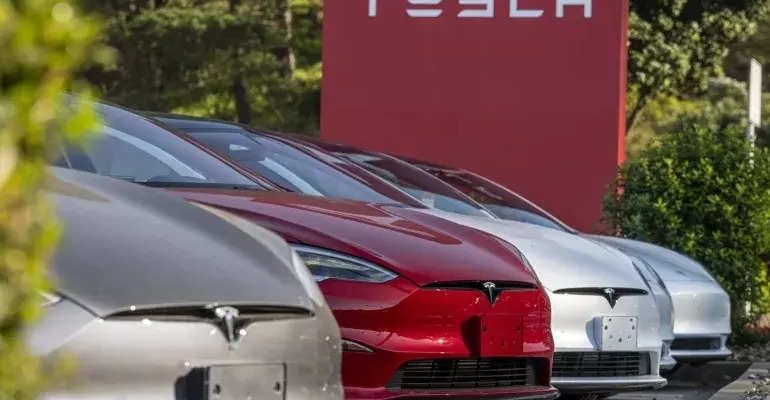 Elon Musk Elon Musks Tesla uebernimmt moeglicherweise im Jahr 2024