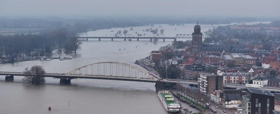 Fahrverbot im nordbrabantischen Gebiet De Dommel wegen Hochwasser Inlaendisch