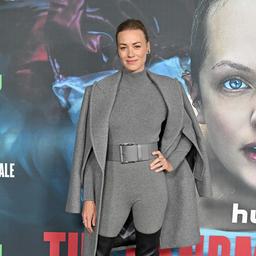 Handmaids Tale Schauspielerin Yvonne Strahovski brachte ihren dritten Sohn zur Welt