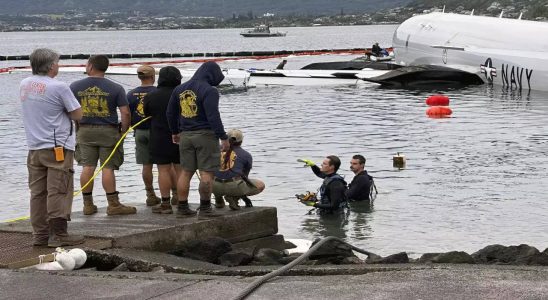 Hawaii Die US Marine plant ein Duesenflugzeug mit aufblasbaren Zylindern vor