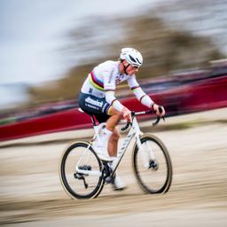 Hoehere Gewalt Van der Poel beeindruckt Sportdirektor „Eine seiner besten