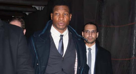 Jonathan Majors im Prozess wegen haeuslicher Gewalt fuer schuldig befunden